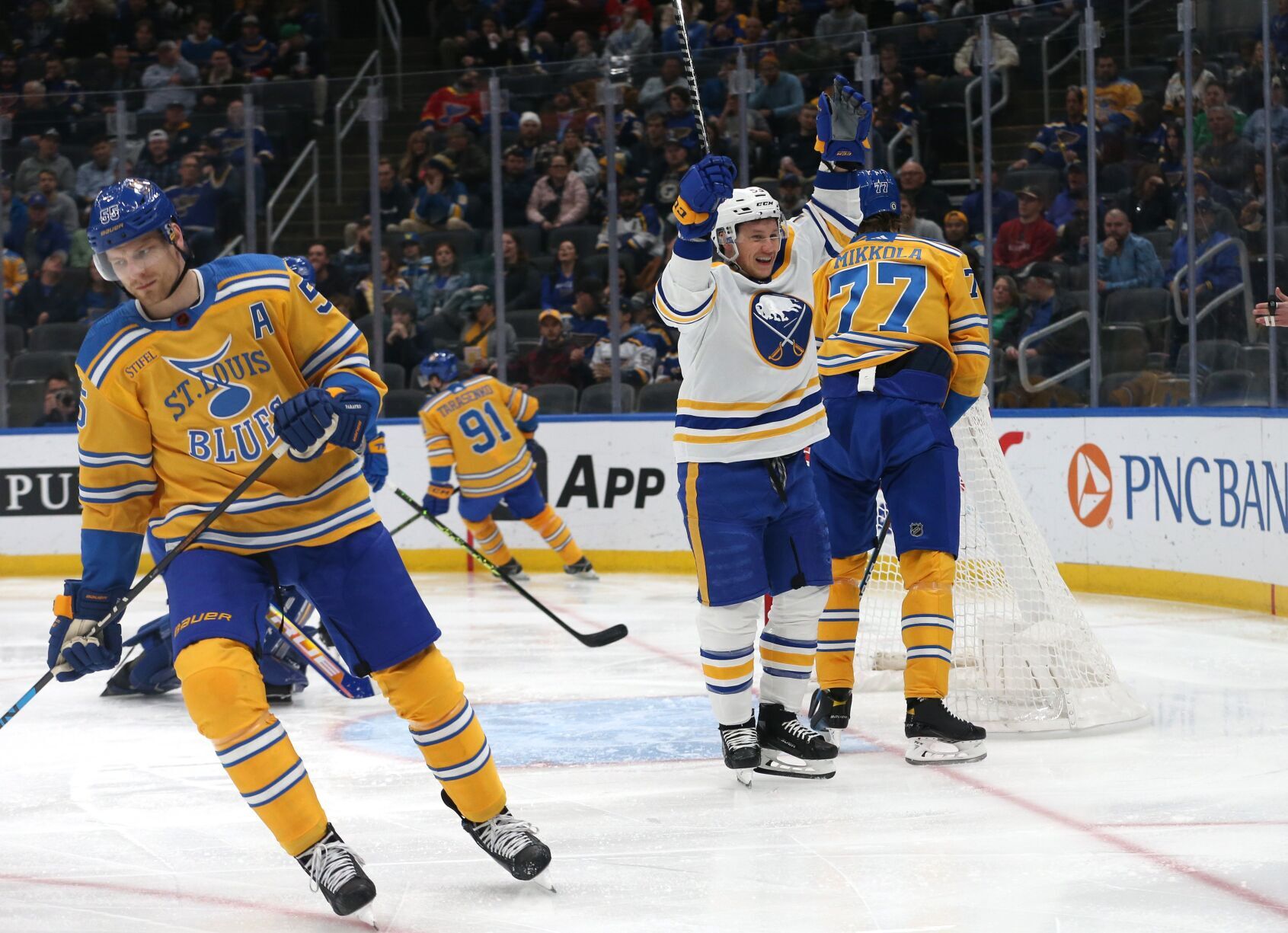 St. Louis Blues take on the Buffalo Sabres